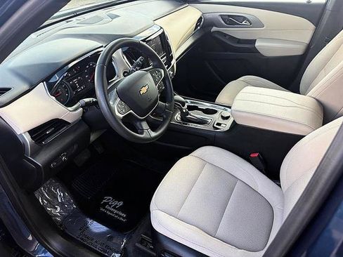 Used 2023 Chevrolet Traverse LT FWD image 15