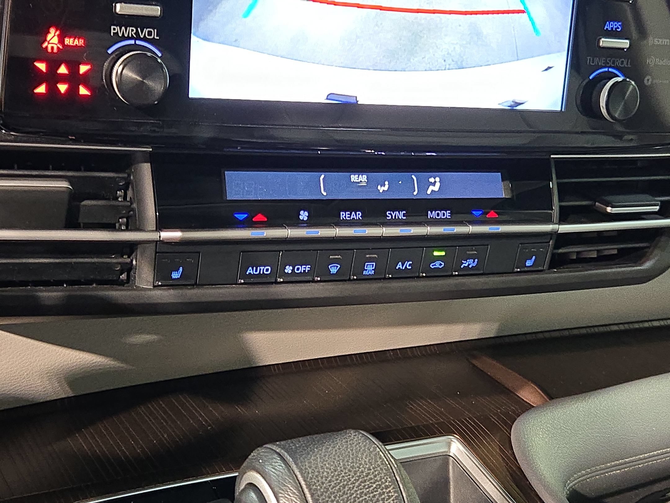 Used 2021 Toyota Sienna XLE FWD image 32