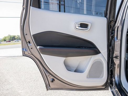 Used 2019 Jeep Compass Limited image 11