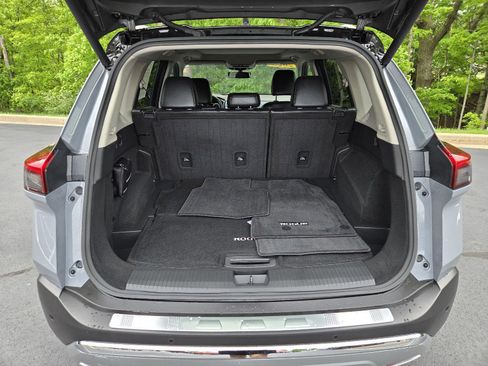Used 2023 Nissan Rogue Platinum w/ Platinum Premium Package AWD/4WD image 9