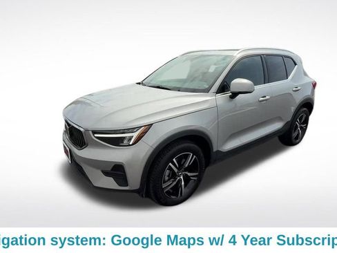 Used 2025 Volvo XC40 B5 Core image 2