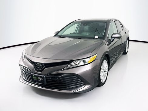 Used 2019 Toyota Camry XLE FWD image 3