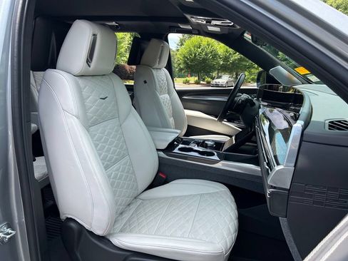 Used 2025 Cadillac Escalade V AWD/4WD image 60