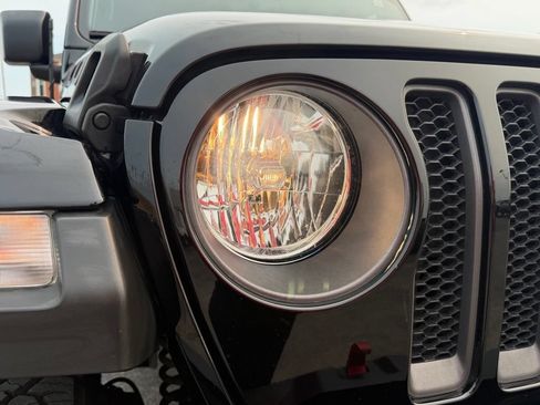 Used 2023 Jeep Wrangler Rubicon w/ Cold Weather Group AWD/4WD image 9