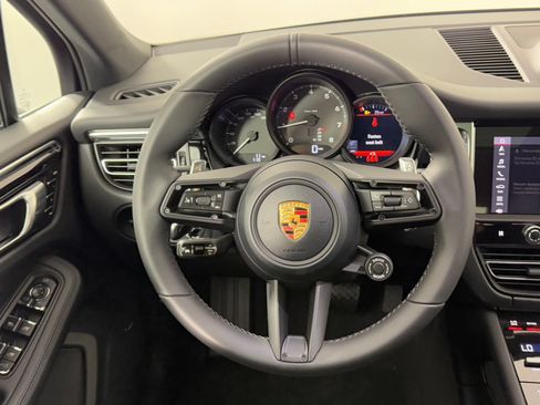 Certified 2026 Porsche Macan AWD/4WD image 11