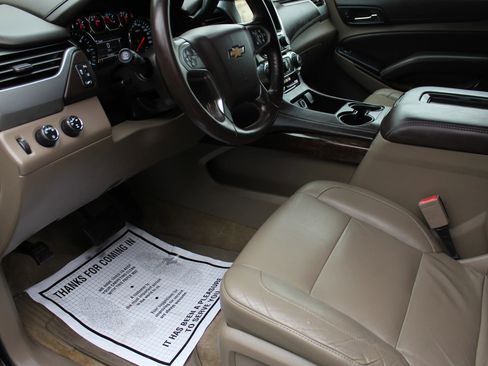 Used 2015 Chevrolet Suburban LT image 11
