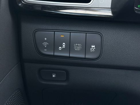 Used 2018 Kia Niro EX image 25