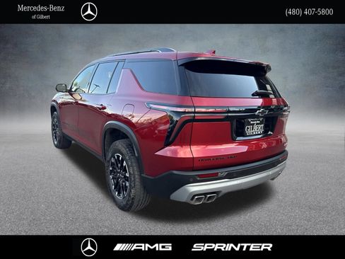 Used 2024 Chevrolet Traverse Z71 AWD/4WD image 3