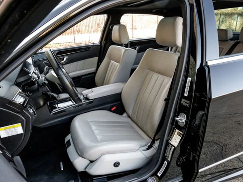 Used 2013 Mercedes-Benz E 550 4MATIC Sedan image 32