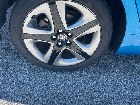 Used 2020 Toyota Prius Limited FWD image 10