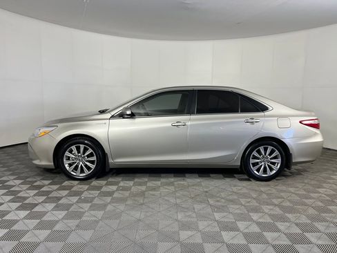 Used 2016 Toyota Camry LE image 9