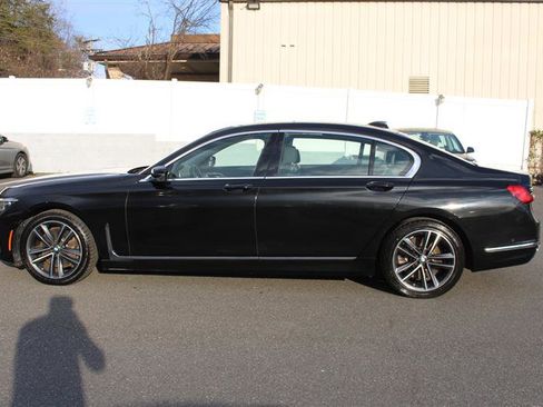 Used 2020 BMW 750i xDrive w/ Cold Weather Package image 5