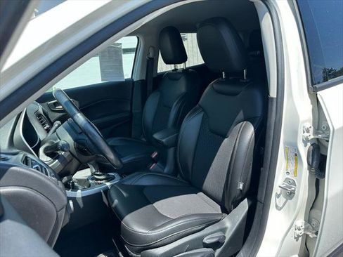 Certified 2019 Jeep Compass Latitude w/ Cold Weather Group AWD/4WD image 17