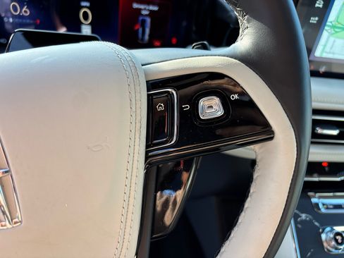 Certified 2025 Lincoln Aviator Black Label AWD/4WD image 18