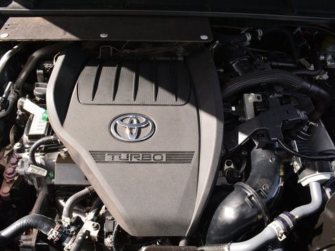 Used 2023 Toyota Highlander Limited image 30