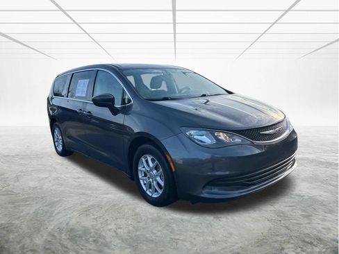 Used 2017 Chrysler Pacifica LX FWD image 2