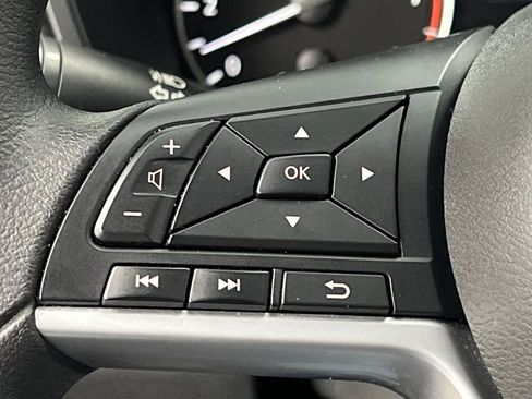 Used 2025 Nissan Altima 2.5 SV FWD image 36