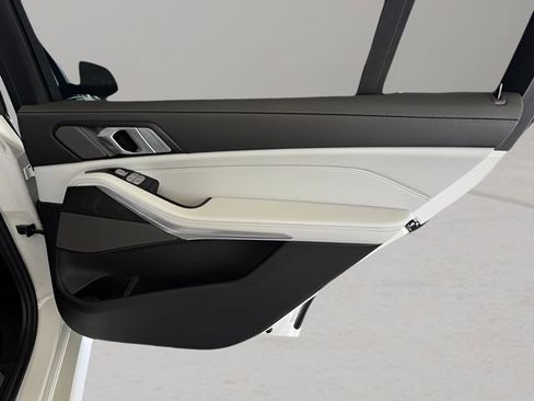 Certified 2025 BMW X7 xDrive40i w/ M Sport Package AWD/4WD image 39