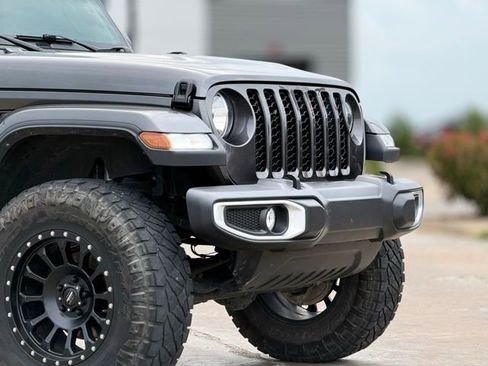 Used 2023 Jeep Gladiator Sport image 7