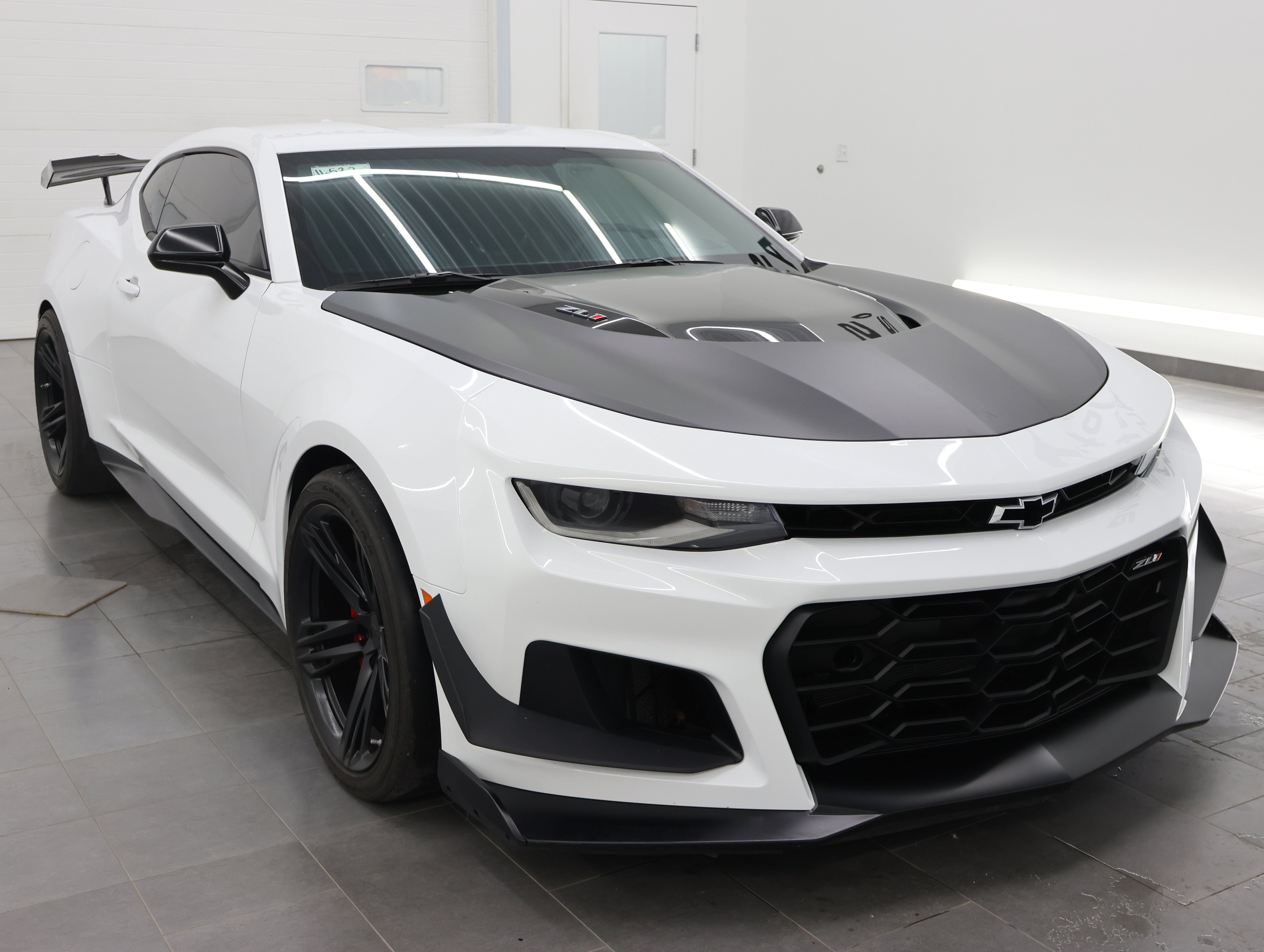 Used 2019 Chevrolet Camaro ZL1 RWD image 2