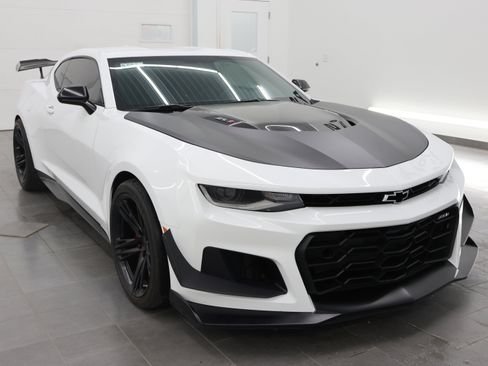 Used 2019 Chevrolet Camaro ZL1 RWD image 2