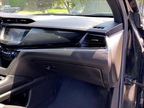 Used 2024 Cadillac XT6 Sport w/ LPO, ONYX Package AWD/4WD image 16