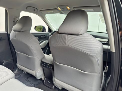 Used 2021 Toyota Highlander LE AWD/4WD image 33