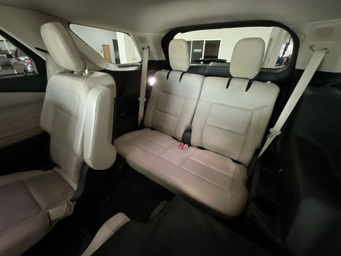 Used 2020 Ford Explorer Limited image 24