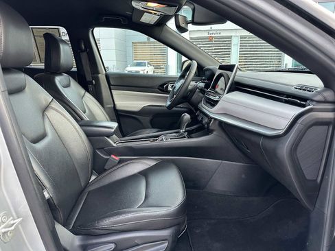 Used 2024 Jeep Compass Limited image 10