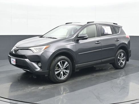 Used 2018 Toyota RAV4 XLE image 2