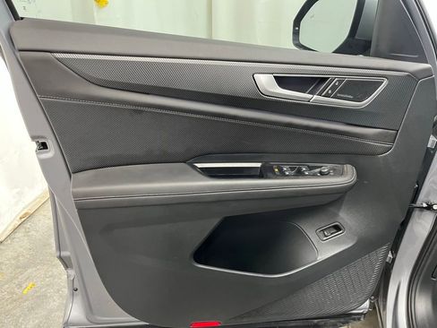 Certified 2025 Volkswagen Atlas Cross Sport SEL Premium R-Line image 10