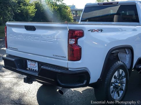 Used 2022 Chevrolet Silverado 2500 Custom w/ Custom Value Package image 11