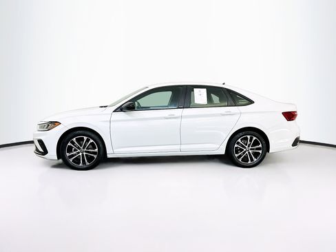 Used 2025 Volkswagen Jetta Sport image 4