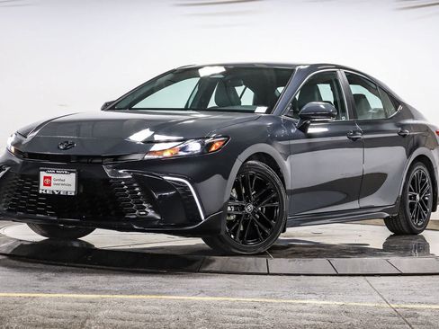 Certified 2025 Toyota Camry SE FWD image 1