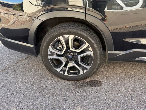 Used 2023 Subaru Ascent Limited image 4