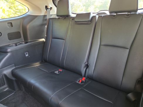 Used 2023 Toyota Highlander XLE FWD image 11