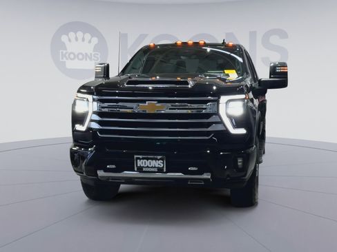 Used 2024 Chevrolet Silverado 2500 High Country w/ High Country Premium Package AWD/4WD image 4