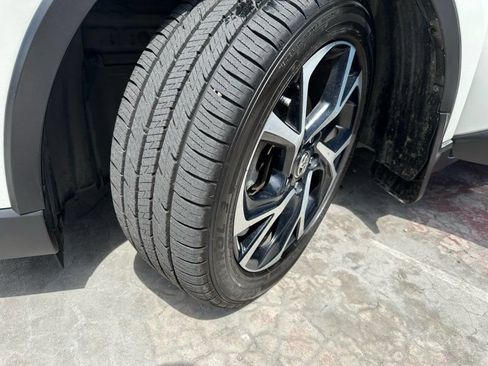 Used 2018 Toyota C-HR XLE FWD image 10