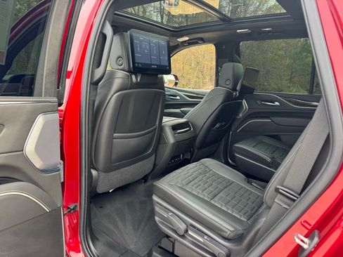 Certified 2021 Cadillac Escalade Premium Luxury Platinum image 24