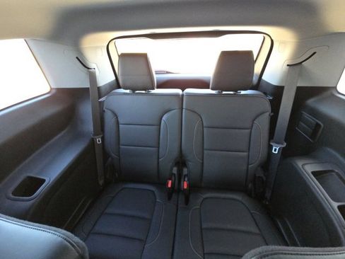 Used 2017 GMC Acadia SLT image 16