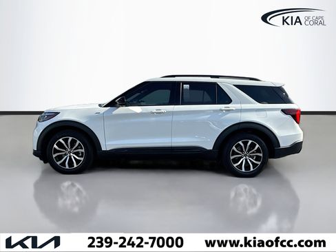 Used 2025 Ford Explorer ST-Line w/ Premium Package RWD image 3