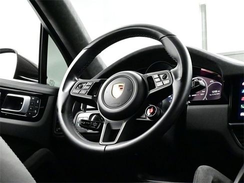 Used 2022 Porsche Cayenne Turbo GT image 21