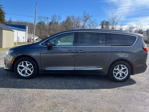 Used 2017 Chrysler Pacifica Touring-L Plus w/ Advanced Safetytec Group image 19