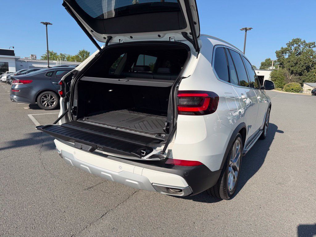 Used 2023 BMW X5 xDrive45e AWD/4WD image 34