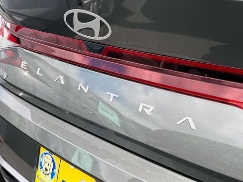 New 2026 Hyundai Elantra SE FWD image 4