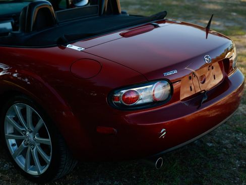 Used 2006 MAZDA MX-5 Miata Sport image 28