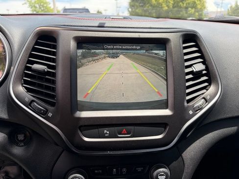 Used 2020 Jeep Cherokee Trailhawk w/ Cold Weather Group AWD/4WD image 30