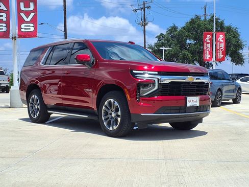 Used 2025 Chevrolet Tahoe LS RWD image 3
