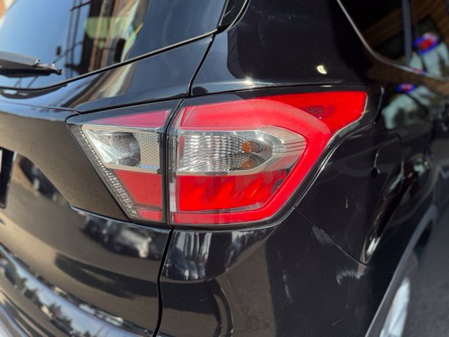 Used 2017 Ford Escape SE AWD/4WD image 38