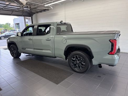 Used 2025 Toyota Tundra Platinum AWD/4WD image 5
